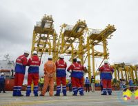 Arribaron a la Sociedad Portuaria Buenaventura 3 nuevas grúas pórtico para mejorar su atención a buques portacontenedores