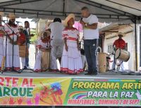La comunidad del barrio Miraflores se gozó el evento Arte al Parque
