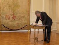 Presidente de la República firmó el lunes 1 de octubre el decreto que regula el porte de drogas