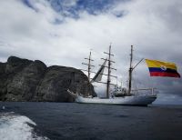 El buque escuela ARC Gloria visita el santuario de fauna y flora de Malpelo