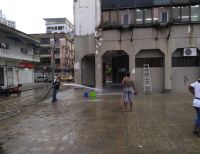 Gestor Social lideró Limpiatón para mejorar aspecto del edificio del Centro Administrativo Distrital