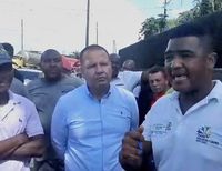 El Secretario de Gobierno medió para reabrir vía bloqueada por la comunidad por falta de agua en el km 5