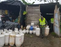 La Policía incautó 103 cilindros de gas en un parqueadero en Buenaventura