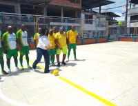La alcaldesa distrital encargada de Buenaventura entregó una cancha múltiple en el barrio Eucarístico