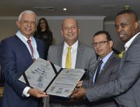 El Congreso de la República de Colombia condecoró al director de la CVC, Rubén Darío Materón Muñoz