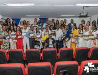 El representante Milton Angulo realizó la entrega de reconocimientos a los 50 mejores maestros de Buenaventura