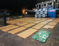 La Armada de Colombia incautó 1.7 toneladas de narcóticos a bordo de un semisumergible y una lancha, en el pacífico colombiano
