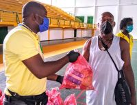 La Alcaldía Distrital de Buenaventura entregó mercados a guías turísticos y lancheros