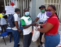 La Alcaldía Distrital entregó mercados a vendedores ambulantes, pacientes renales, y con tuberculosis