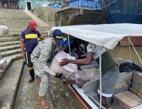 La Armada de Colombia sigue entregando ayudas humanitarias en el pacífico