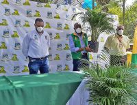 Alcalde Víctor Vidal realizó la siembra de una palma como símbolo de la fe y esperanza que tiene Buenaventura para salir adelante