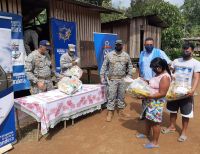 La Armada de Colombia llevó ayudas humanitarias a indígenas de Bahía Solano, Chocó