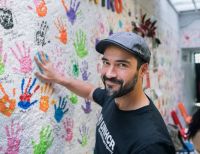 Alfonso Herrera es nombrado Embajador de Buena Voluntad de ACNUR, la Agencia de la ONU para los Refugiados