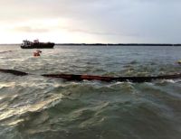 La DIMAR y autoridades de Buenaventura unen capacidades para atender emergencia en el Estero San Antonio por hundimiento parcial de draga