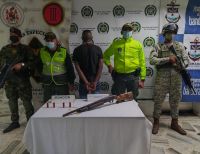 En las últimas horas la Fuerza Pública acantonada en Buenaventura capturó una persona que portaba un arma de fuego y munición ilegal
