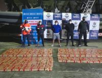 La Fiscalía judicializó a tres pescadores que presuntamente transportaban 341 kilos de cocaína en una lancha