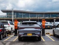 El Dorado y Celsia se unen para instalar el primer punto de recarga para vehículos eléctricos en un aeropuerto de Colombia