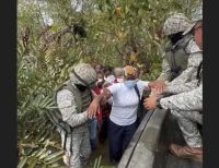 La Armada de Colombia rescató a 14 personas luego de que su embarcación fuera hurtada en un estero en la bahía de Buenaventura