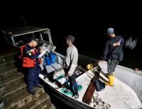 Fueron rescatados tres pescadores que llevaban cuatro días a la deriva en el océano pacífico frente a la costa de Nariño