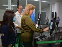 Equipo de autenticación biométrica entregado por la Gobernación del Valle disminuye tiempos en proceso de migración en el aeropuerto