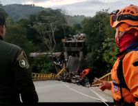 "Estamos trabajando unidos para encontrar una solución a la caída del puente sobre el río La Vieja, que comunica al Valle con Quindío”