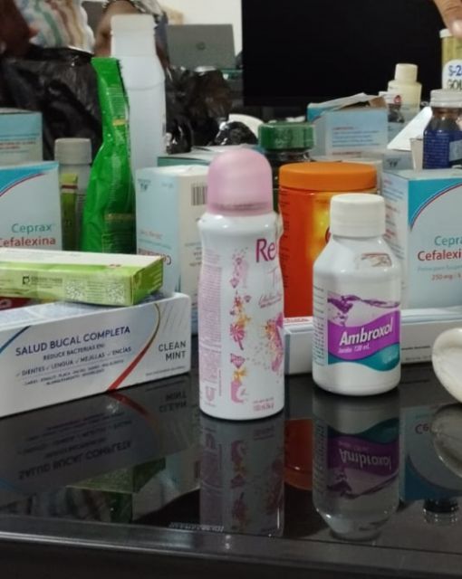 Decomisan medicamentos y otros artículos vencidos en una droguería de Buenaventura