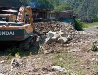 Con maquinaria amarilla se continúa con el proceso de intervención de la Alcaldía Distrital de Buenaventura en el sector de Cisneros