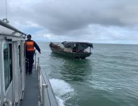Fueron rescatadas nueve personas a bordo de una embarcación en el Pacífico colombiano