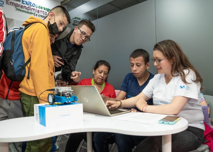 Abren inscripciones a becas de la Escuela de Robótica Inclusiva de Fundación Telefónica Movistar