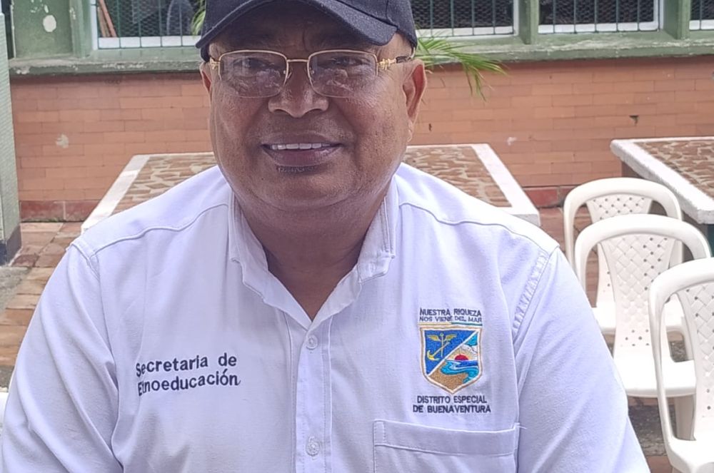 El Secretario de Etnoeducación de Buenaventura presentó avances en las instituciones educativas de la Comuna 7
