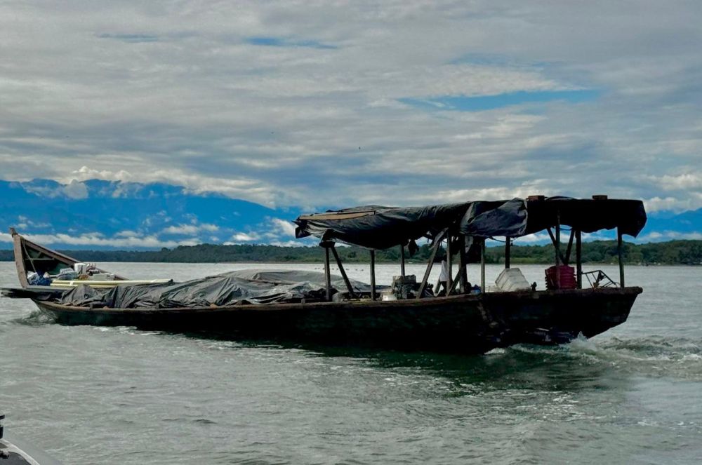 La Armada de Colombia rescata embarcación robada y salva a tripulantes en aguas de Buenaventura