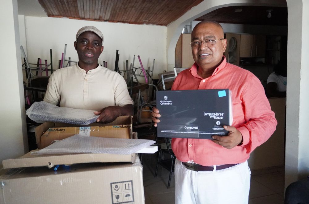 Entregan 140 computadores a institución educativa Esther Etelvina Aramburo en Yurumanguí