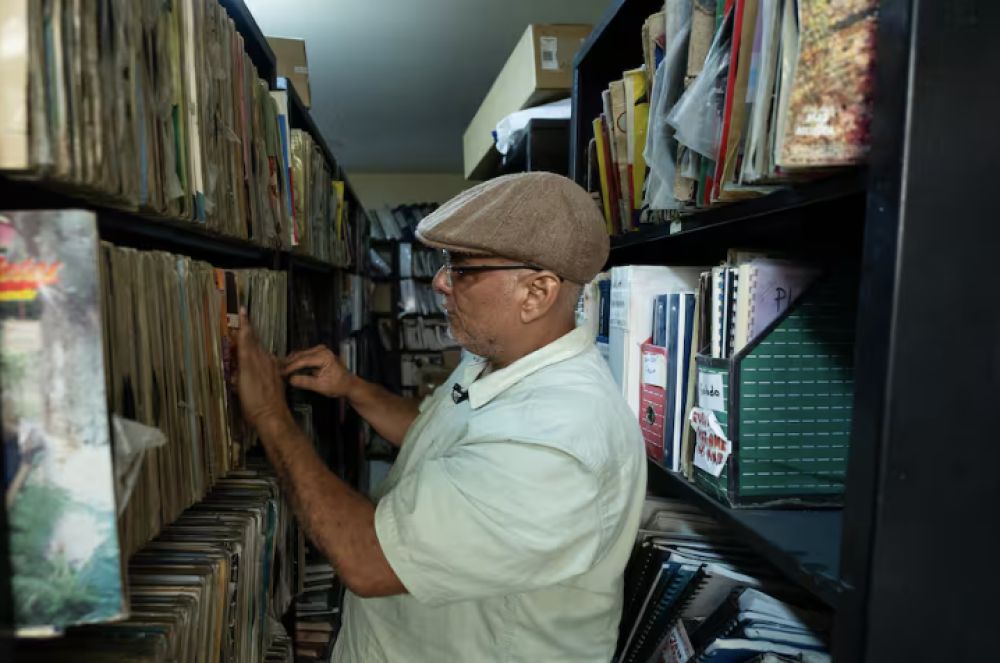 El guardián de la memoria y del archivo que se niega a desaparecer en Chocó