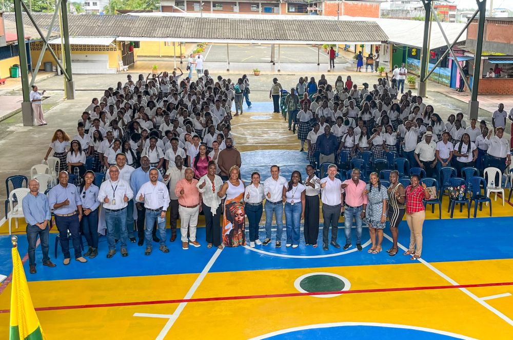 Cierran primera etapa del convenio de entrega de mobiliario escolar en Buenaventura