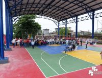 Niños y jóvenes celebran nueva cancha cubierta en la IE Gerardo Valencia Cano de Buenaventura