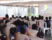“Cine al Barrio” llevó cine y recreación al barrio El Firme, en Buenaventura