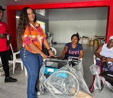 La Alcaldía de Buenaventura entrega ayudas técnicas a personas con discapacidad
