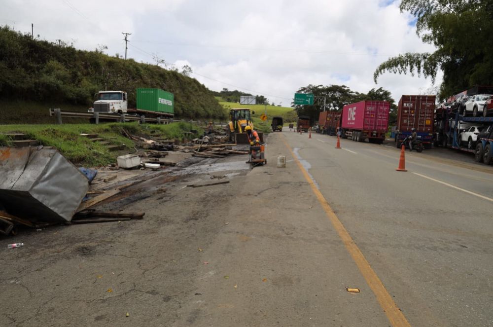 La Unión Vial Camino del Pacífico logra la liberación del predio PR 98 en Yotoco: Un nuevo comienzo para las vendedoras de Jiguales
