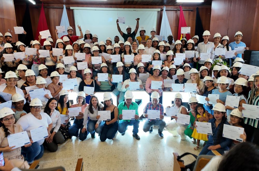 Uni&oacute;n Vial Camino del Pac&iacute;fico y el Sena certifican a 200 personas en la tercera promoci&oacute;n de 'Mujeres Todoterreno', cerrando brechas en la infraestructura