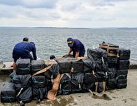 La Armada de Colombia incauta aproximadamente tres toneladas de clorhidrato de coca&iacute;na cerca de Tumaco