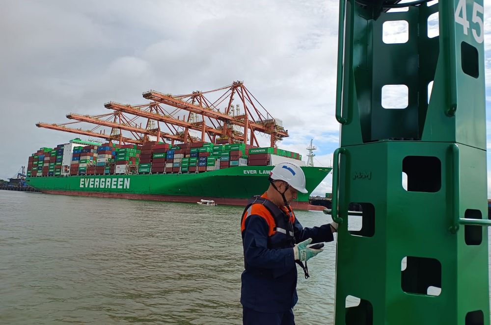 La Dimar inicia mantenimiento de 146 ayudas a la navegaci&oacute;n en el Pac&iacute;fico colombiano