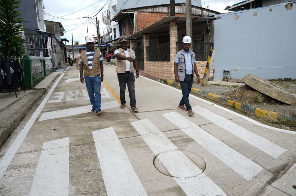 La Secretar&iacute;a de Infraestructura Vial de Buenaventura verific&oacute; siete obras de pavimentaci&oacute;n culminadas en diferentes barrios de la ciudad