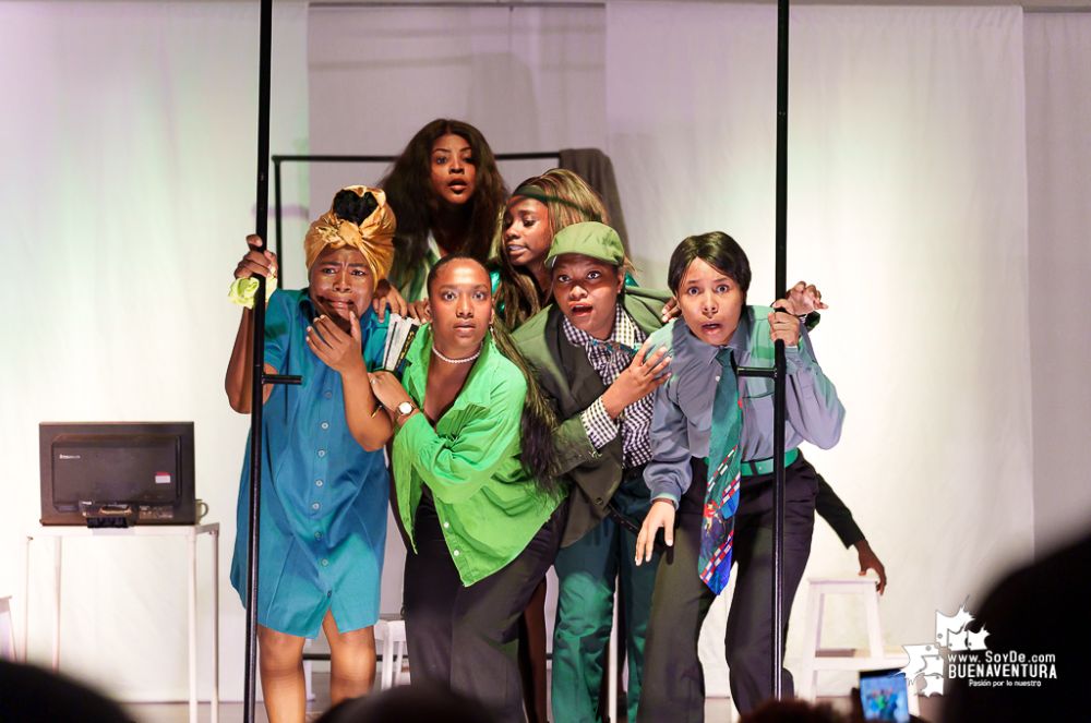 &ldquo;El Rinoceronte&rdquo;: El teatro de lo absurdo se tom&oacute; a Buenaventura con el auditorio de Comfenalco lleno