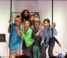 &ldquo;El Rinoceronte&rdquo;: El teatro de lo absurdo se tom&oacute; a Buenaventura con el auditorio de Comfenalco lleno