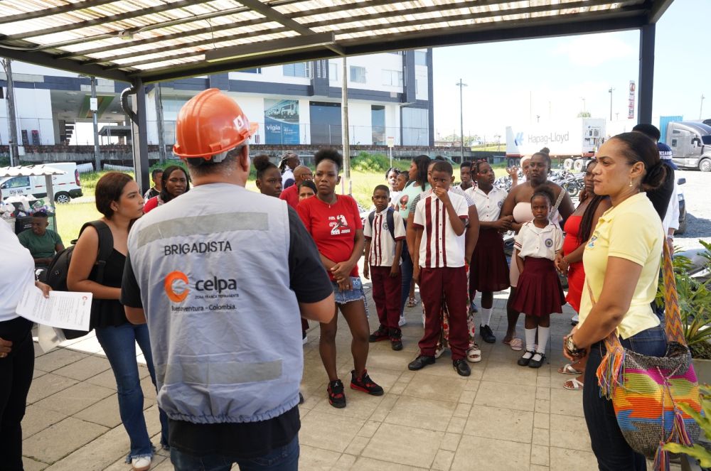Estudiantes de la IE San Antonio en Buenaventura exploran el sector log&iacute;stico con visita a la zona franca CELPA
