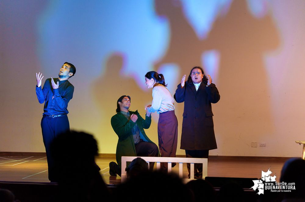 El teatro colombiano inspirado en el Quijote cautiva al p&uacute;blico en Buenaventura en la Temporada de Teatro Mar Adentro de Univalle Seccional Pac&iacute;fico