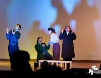El teatro colombiano inspirado en el Quijote cautiva al p&uacute;blico en Buenaventura en la Temporada de Teatro Mar Adentro de Univalle Seccional Pac&iacute;fico
