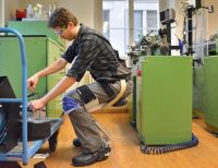 Una startup suiza inventa una silla de llevar encima