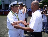 BUENAVENTURA CONDECORA MANDOS DE LA ARMADA NACIONAL EN EL PUERTO
