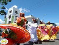 Un desfile multicolor engalanó las calles de Buenaventura como preámbulo al Día de la Afrocolombianidad